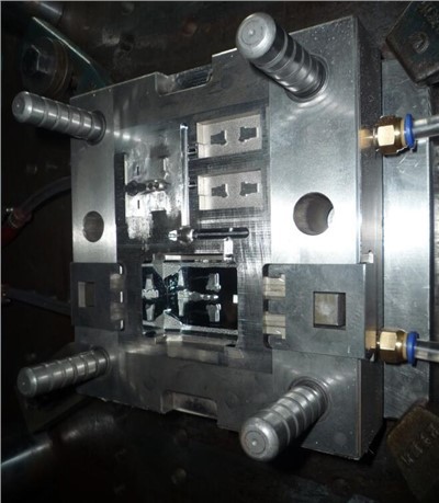 chuyển đổi khuôn ép